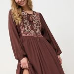 LIRA VESTIDO DE BAMBULA CON BORDADO DE ABALORIOS BURDEOS