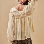 FRIVE BLUSA LISA MANGA LARGA BORDADO EN CUELLO ECRU