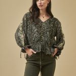 ORK BLUSA ESTAMPADA MANGA LARGA CON BORDADO Y FRUNCE CENTRAL GREEN