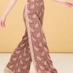 VULP PANTALÓN ESTAMPADO CON BORDADO BROWN
