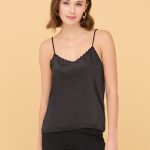 LAXY TOP LISO DE TIRANTES CON ESCOTE BORDADO BLACK