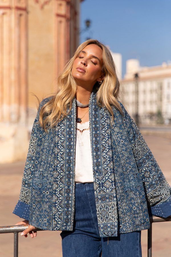 ARIANA BLUE QUILT OVERSIZE ETHNIC PRINTED JACKET