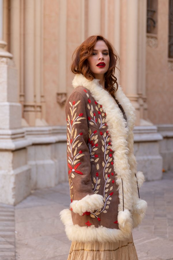 BOHEMIAN HAND EMBROIDERED SHEARLING COAT WITH LAMB FUR COLLAR DARK CAMEL M/L