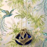 VERA BOLSO BOMBONERA DE TERCIOPELO Y BORDADO AZUL