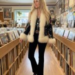 AZIZA ABRIGO CORTO BOHEMIO EN TEJIDO DE SEDA VINTAGE BORDADO A MANO CON FORRO Y CUELLO DE PIEL S